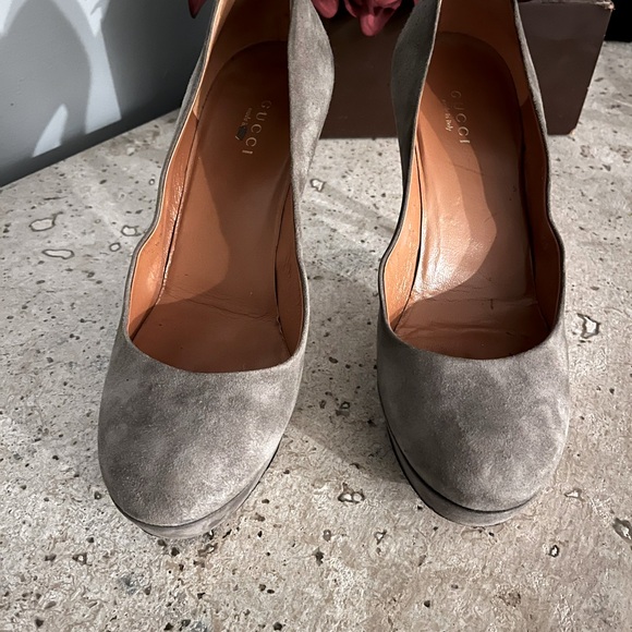 Gucci Betty 36.6 Grey Suede Platform Heel shoes, 269703 - Picture 2 of 6